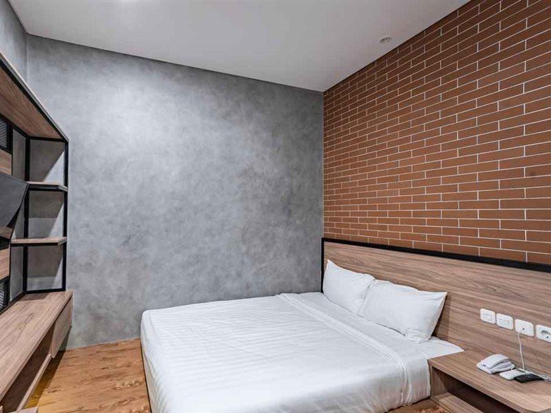 Отель Loa Living Solo Baru Grogol Экстерьер фото